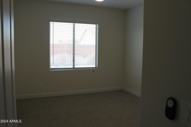 Building Photo - 739 W Dana Dr