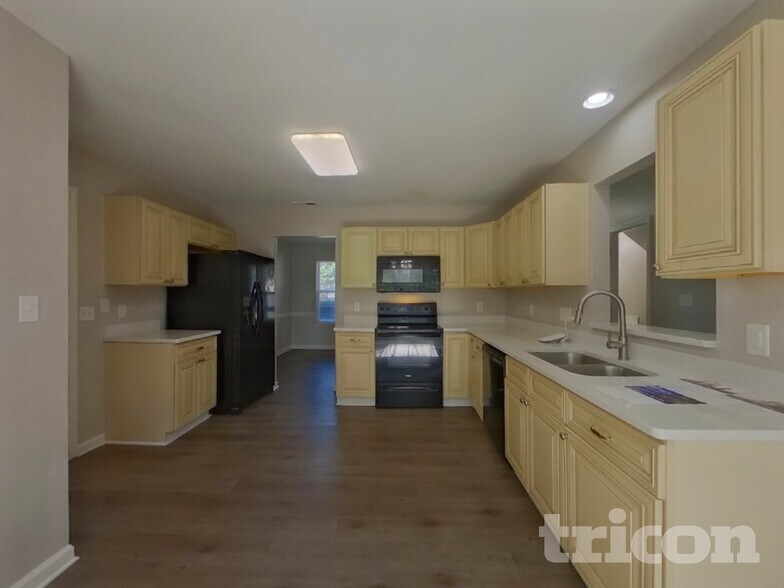 Building Photo - 9701 Pecota Ln