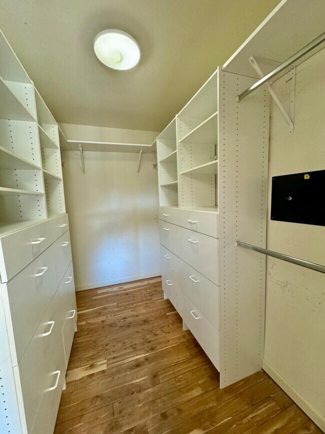 Building Photo - 25400 Radonich Rd