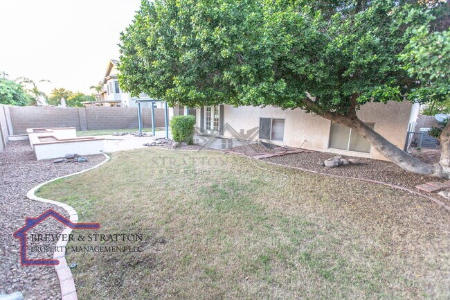 Building Photo - 1431 E Encinas Ave