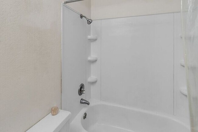 Building Photo - Wonderful 3 Bedroom Townhouse in Cedar Terrace
