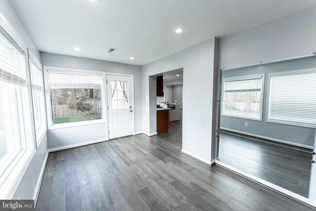 Building Photo - 6910 Ontario St