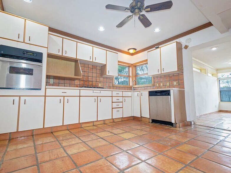 Building Photo - 6033 Rio Vista Ave