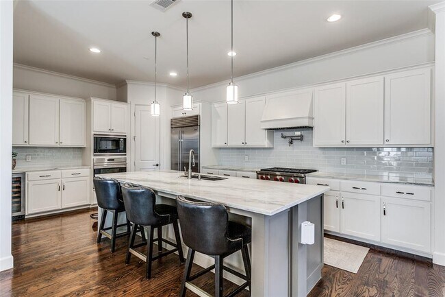 Building Photo - 3515 Normandy Ave