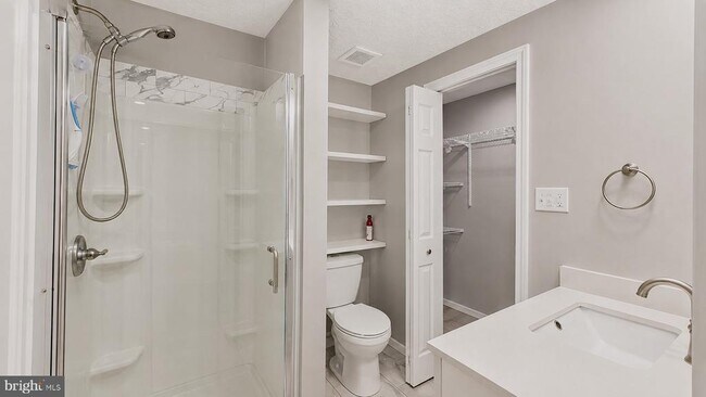 Building Photo - 19105 Willow Spring Dr