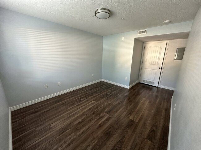 Building Photo - 3842 S Clare Dr