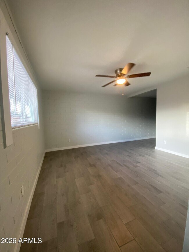 Building Photo - 1321 N 48th Pl