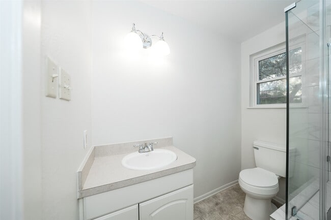 Building Photo - 9622 Highmeadow Dr