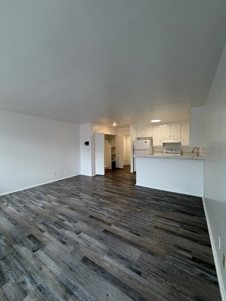Building Photo - 1825 N Gramercy Pl
