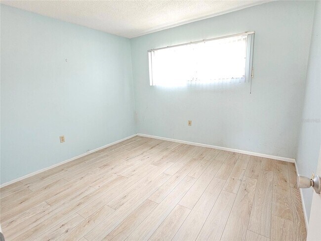 Building Photo - 509 W Venice Ave