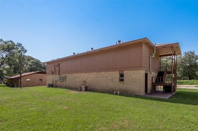 Building Photo - 120 McAdams Ln