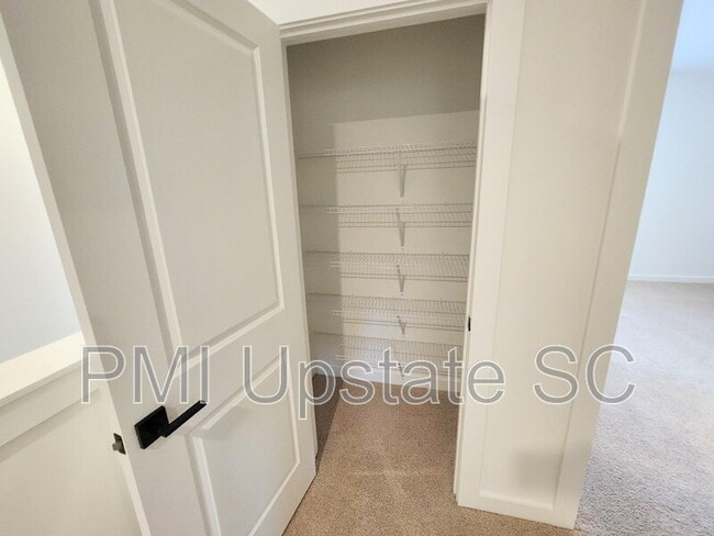 Building Photo - 1283 Westgate Vlg Dr