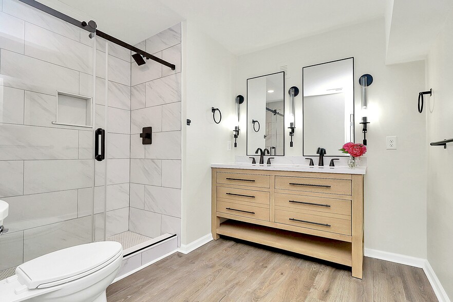 Building Photo - 7737 Batavia Ln