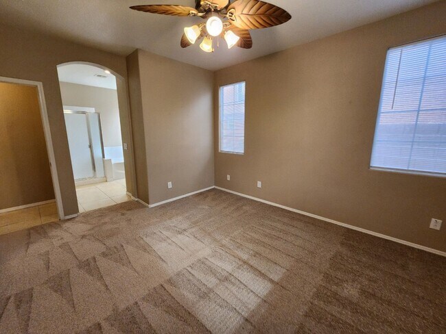 Building Photo - Charming 3 bedroom home with great curb ap...