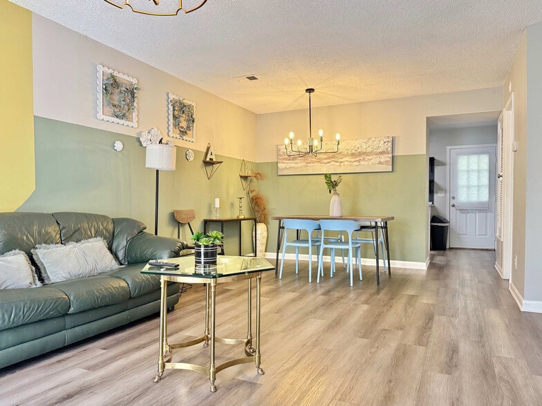 Building Photo - 1275 Sweet Pine Dr