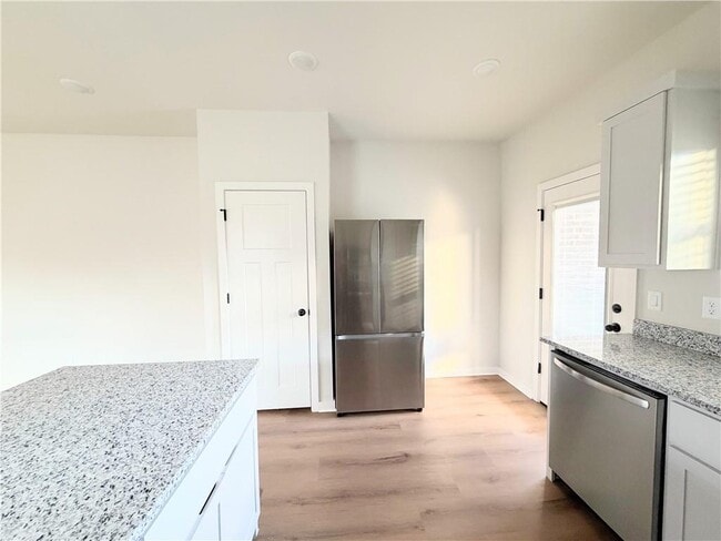 Building Photo - 531 Cosmos St