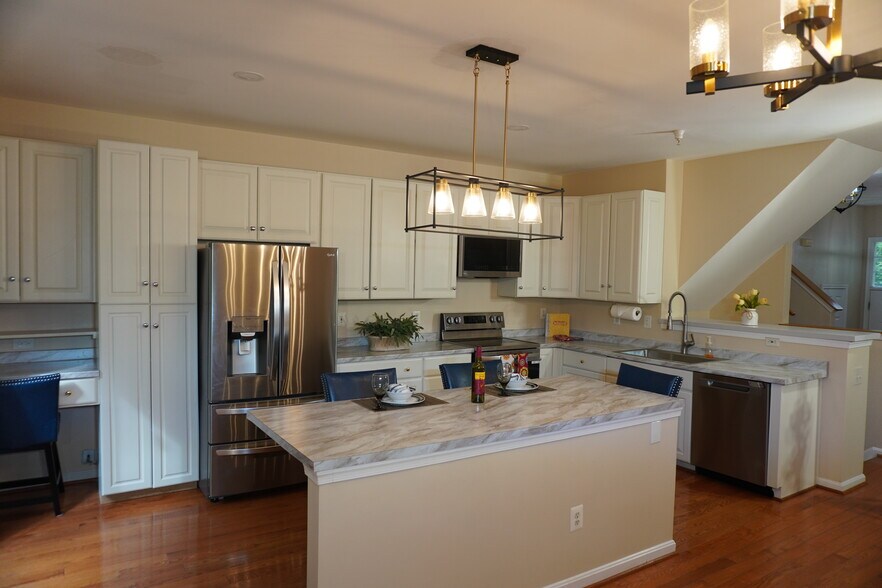 Building Photo - 8381 Township Dr