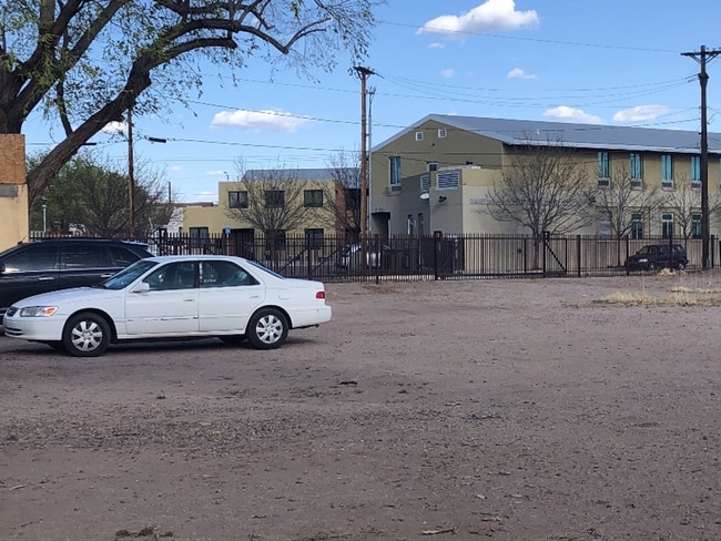 Building Photo - NEWLY REMODELED 1 BED 1 BATH Coming Soon!!