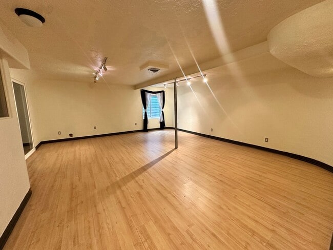 Building Photo - 3 Bedroom 3 Bath - Arapahoe Ridge Erie!