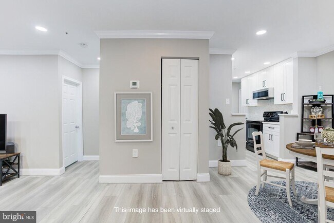 Building Photo - 273 S Pickett St