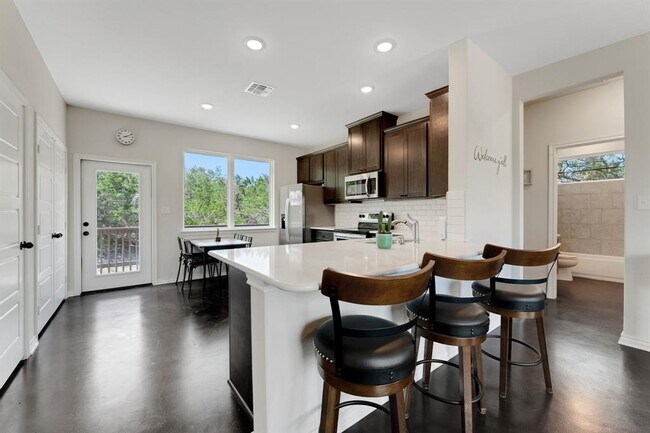Building Photo - 1089 Hidden Hills Dr