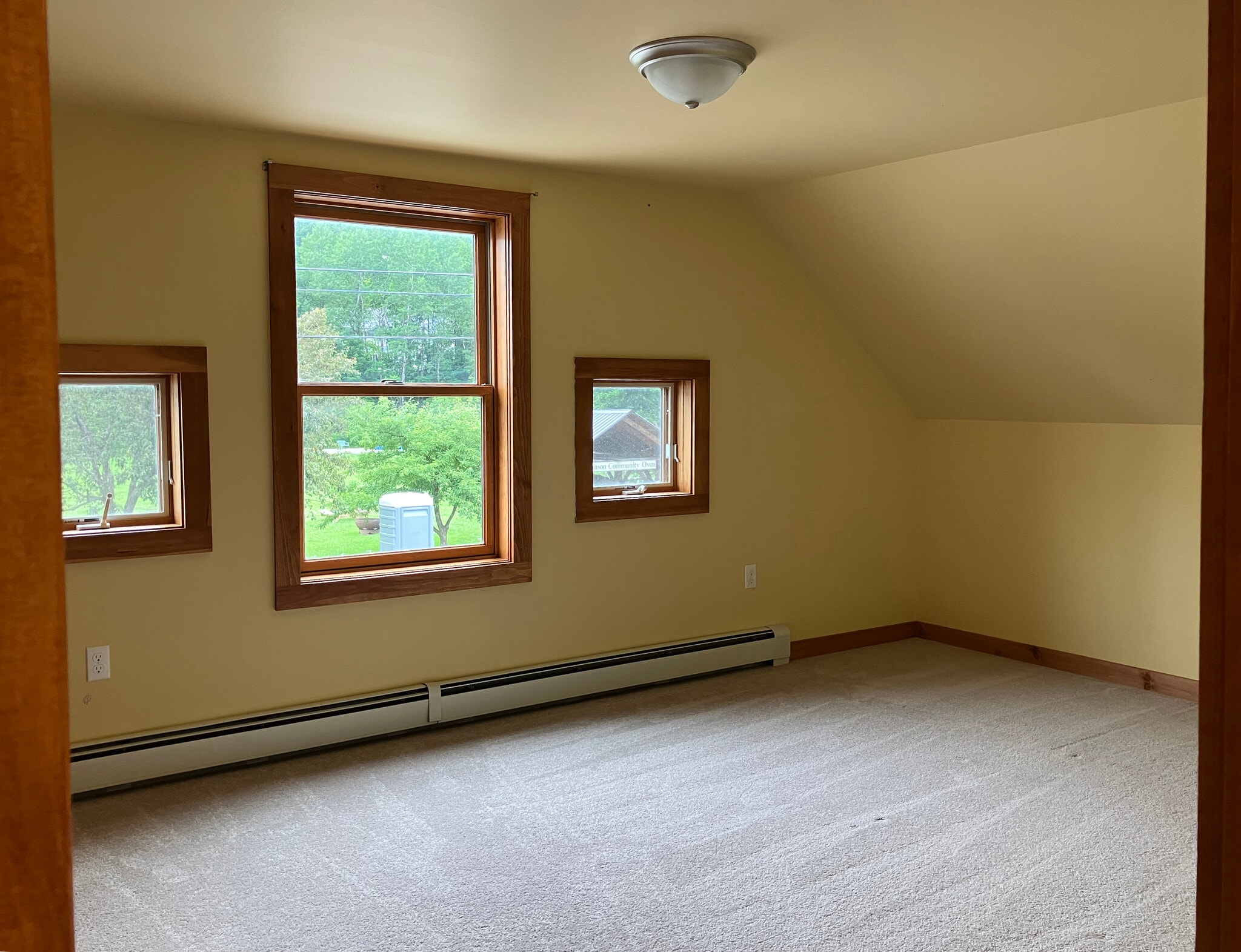 Bedroom 1 (Upstairs) - 36 School St
