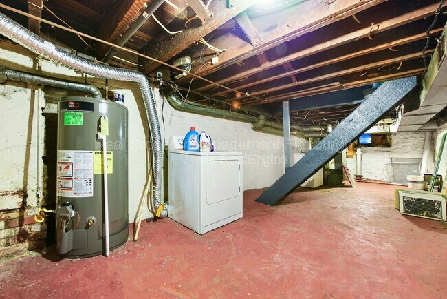 Building Photo - 320 Greenfield Ave