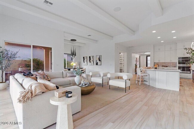 Building Photo - 5543 E Beryl Ave