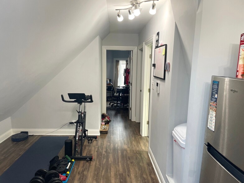 Building Photo - 2824 N Ridgeway Ave