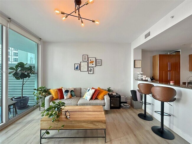 Building Photo - 300 S Biscayne Blvd