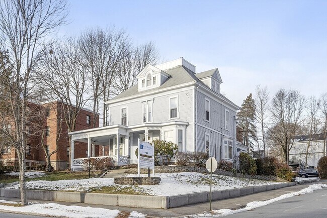 Building Photo - 150 Summer St