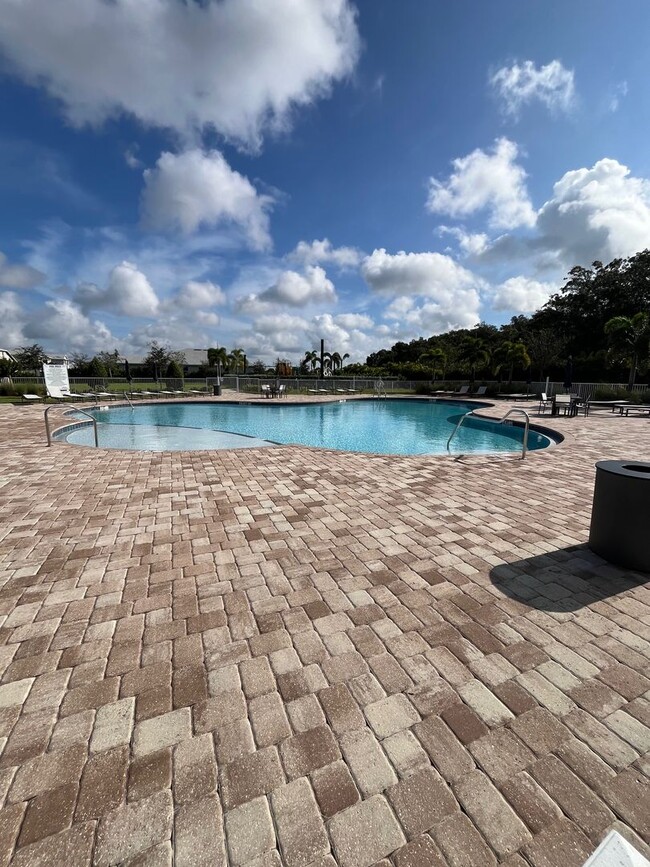 Building Photo - Brand New 5/4/2 in Heron Preserve in Tradi...