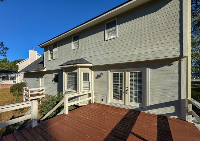 Building Photo - Charming 3 Bed, 2.5 Bath Home with a Bonus...