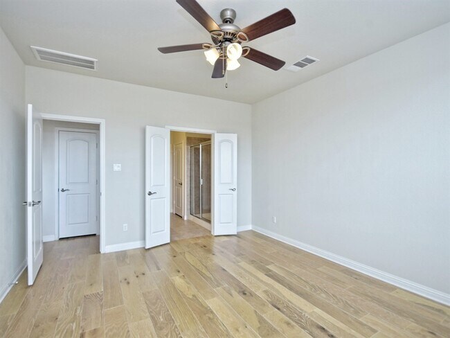 Building Photo - Spacious North Austin Gem: Modern Comfort,...