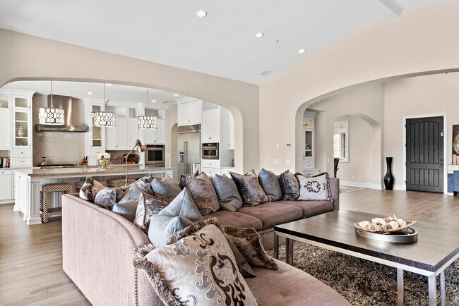 Building Photo - 14748 Valle Del Sur Ct