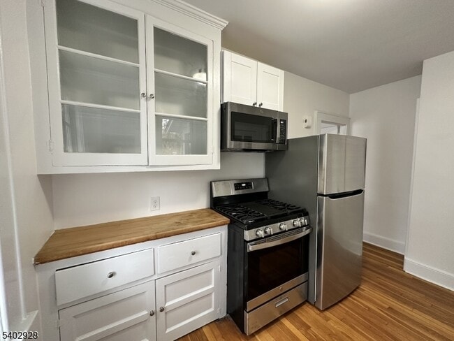 Building Photo - 28 Fuller Ave