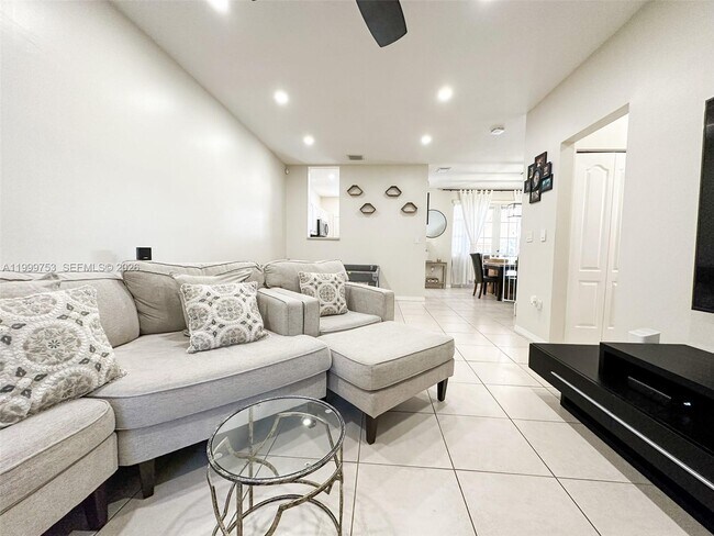 Building Photo - 130 Riverwalk Cir