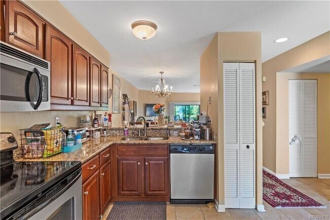 Building Photo - 2912 Woodbridge Crossing Dr