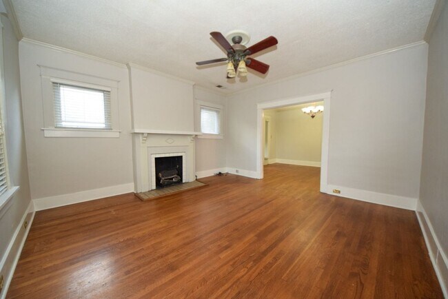 Building Photo - Great 3 bed, 1 bath near University of Mem...