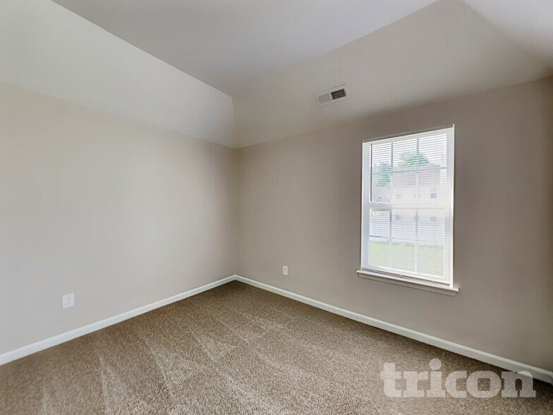 Building Photo - 1510 Peachcroft Rd