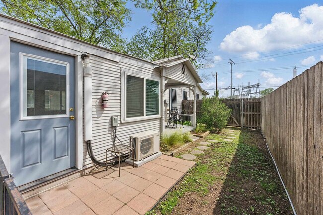 Building Photo - 175 Fredericksburg Rd