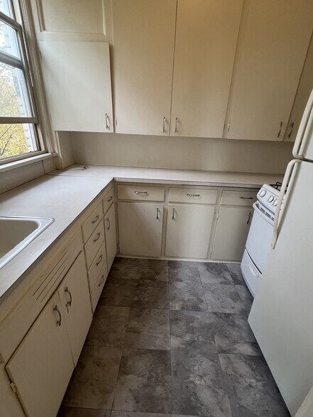 Building Photo - 1305 NE 45th St
