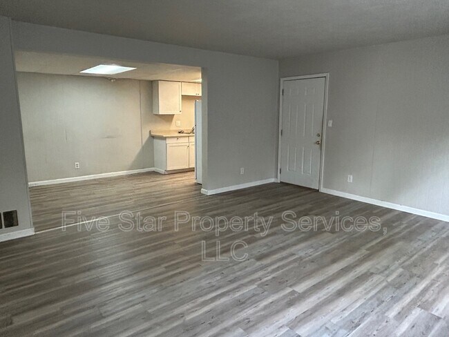 Building Photo - 201 W Allen St