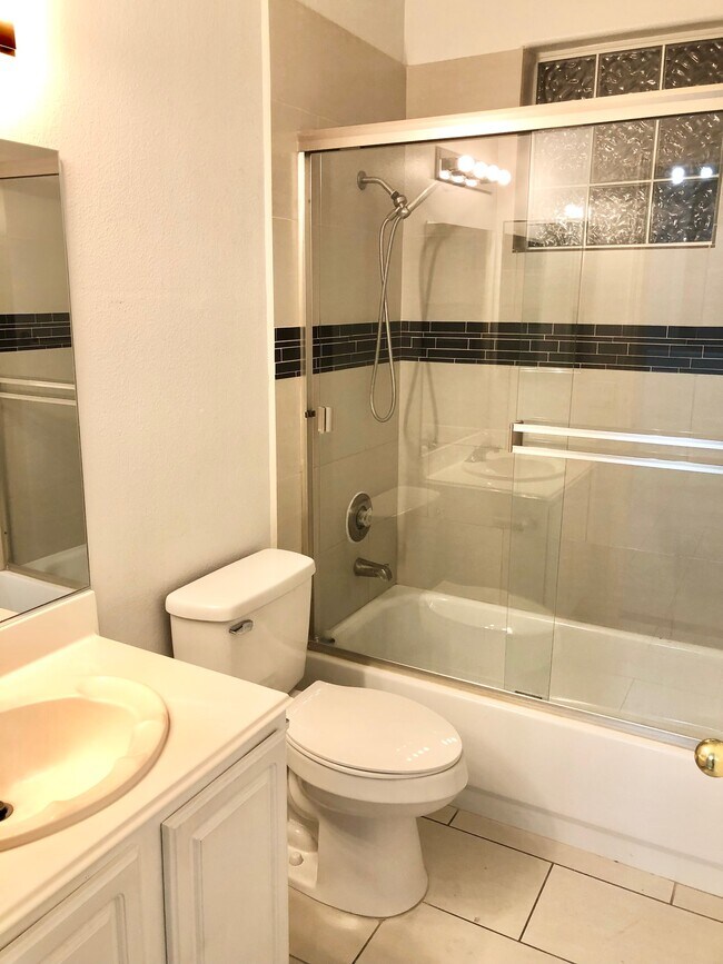 Building Photo - 3555 Meridale Dr
