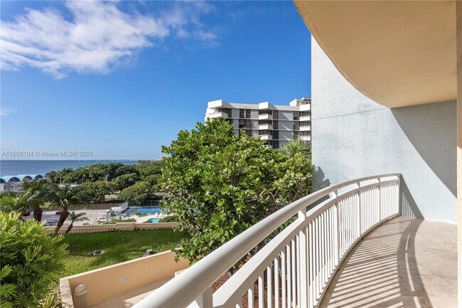 Building Photo - 2475 Brickell Ave