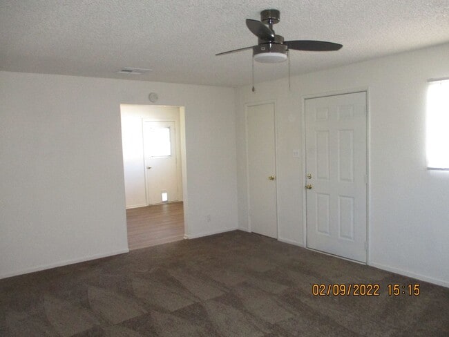Building Photo - 3 Bedroom 1 Bath Coming Soon!