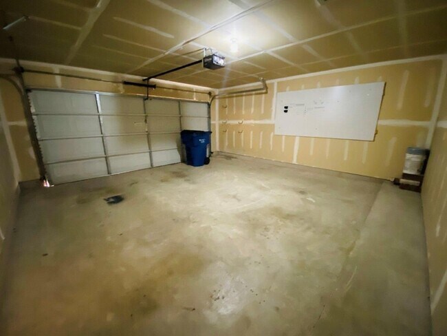 Building Photo - 207 Golden Gate Dr