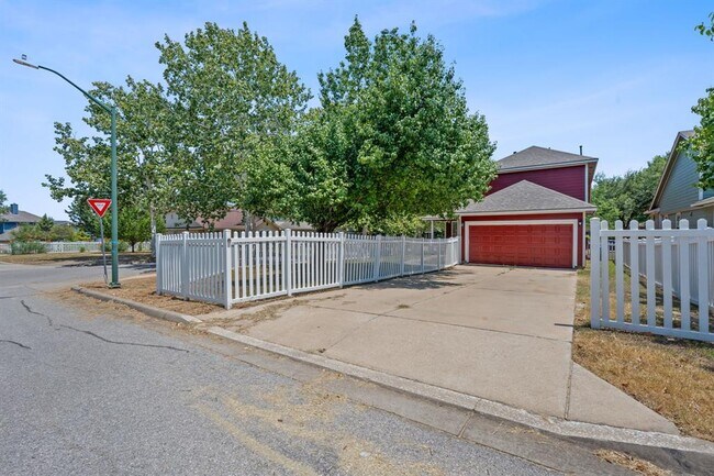 Building Photo - 149 Steele