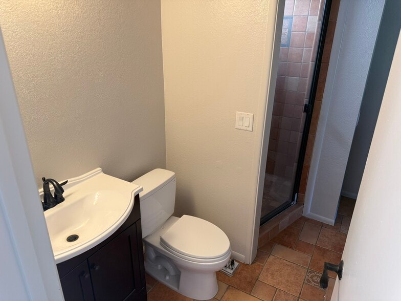 Building Photo - 4306 E Sandia St
