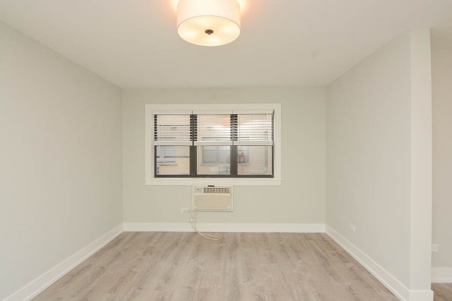 Building Photo - 450 W Barry